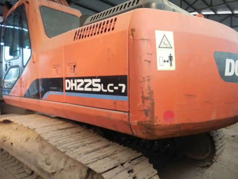 DH225LC-7履带式挖掘机出租