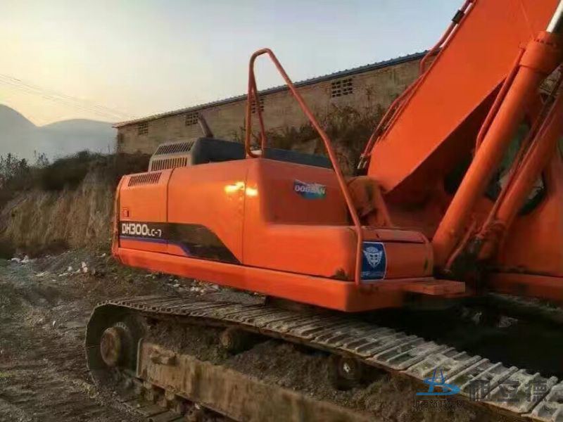 300-7履带式挖掘机出租