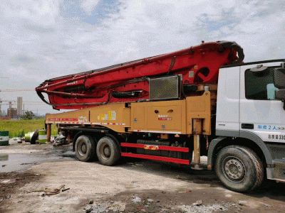 pc1302臂架式混凝土泵车出租