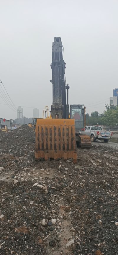 EC300DL履带式挖掘机出租