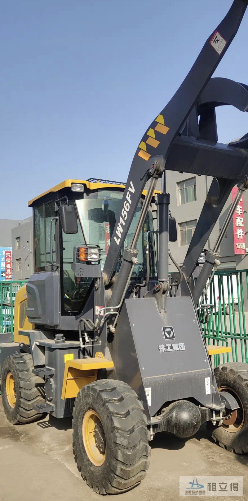 LW156FV轮胎式挖掘机出租