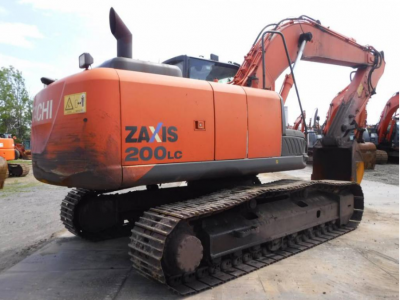 Z X200LC-5B履带式挖掘机出租