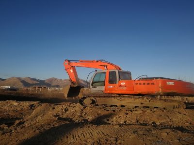 ZX200履带式挖掘机出租